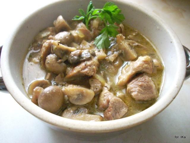 Gulasz wieprzowy z pieczarkami  Gulasz wieprzowy z pieczarkami