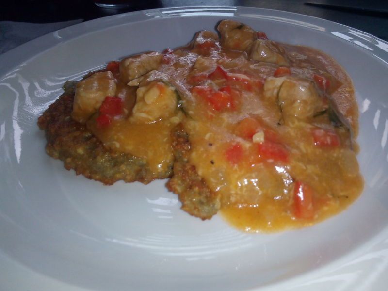 Gulasz wieprzowy z plackami ziemniaczanymi  Gulasz wieprzowy z plackami ziemniaczanymi