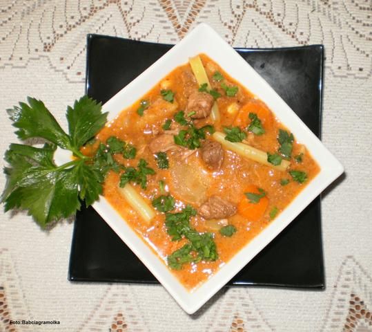 Gulasz wieprzowy z warzywami 