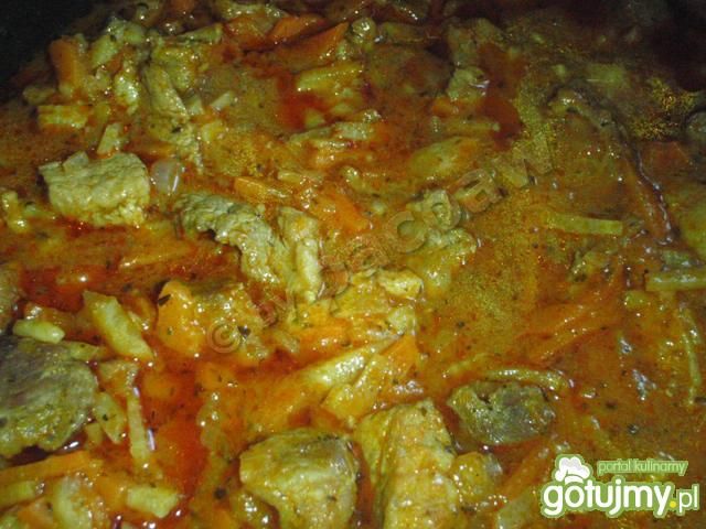 Gulasz wieprzowy z warzywami  Gulasz wieprzowy z warzywami