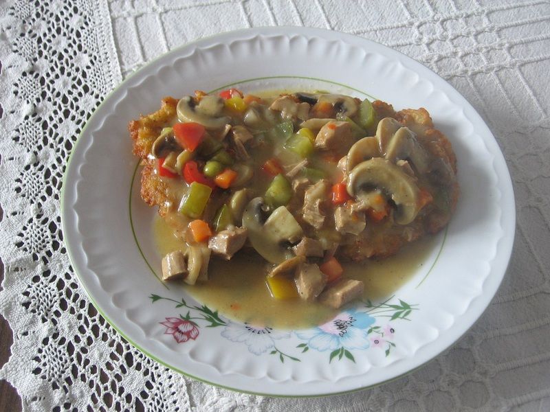 Gulasz wieprzowy z warzywami i pieczarkami Gulasz wieprzowy z warzywami i pieczarkami
