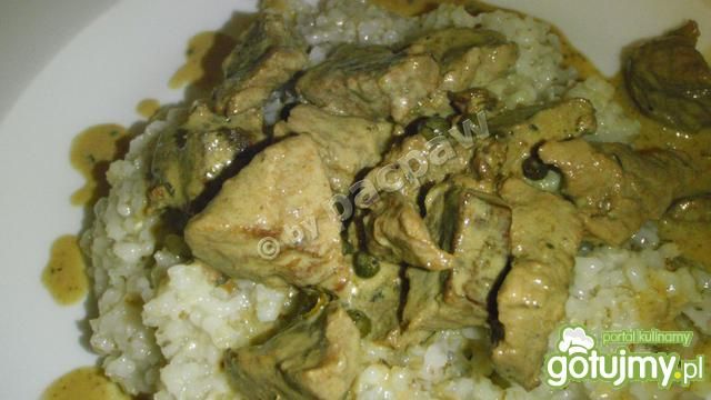 Gulasz wołowy w sosie z zielonego