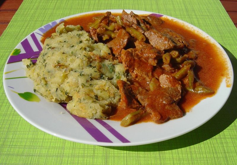 Gulasz wołowy z fasolką szparagową po egipsku