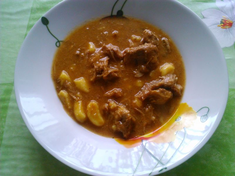 Gulasz wołowy z kluskami Gulasz wołowy z kluskami