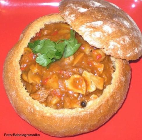 Gulasz wołowy z pieczarkami , papryką   Gulasz wołowy z pieczarkami , papryką