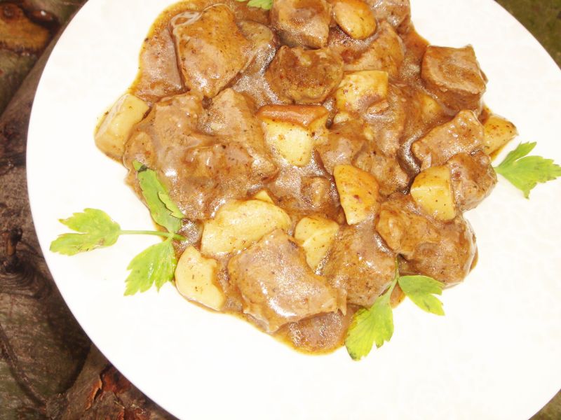 Gulasz wołowy z prawdziwkami Gulasz wołowy z prawdziwkami