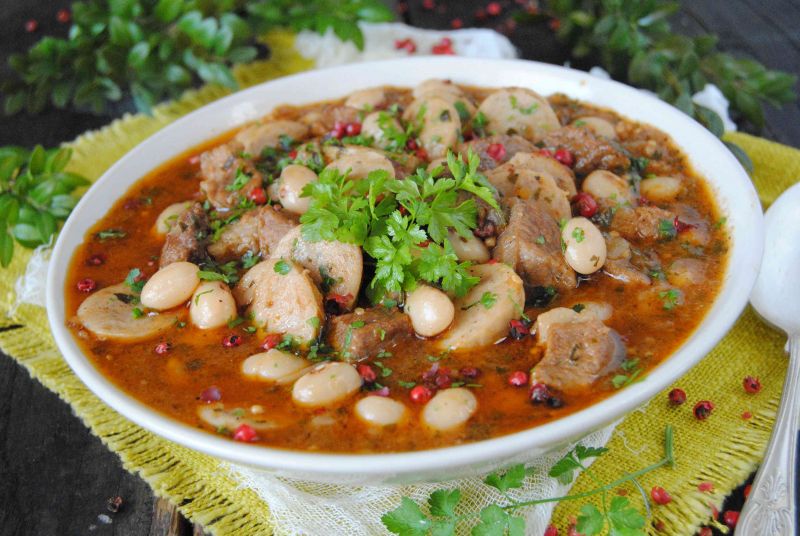 Gulasz z białą kiełbasą Gulasz z białą kiełbasą