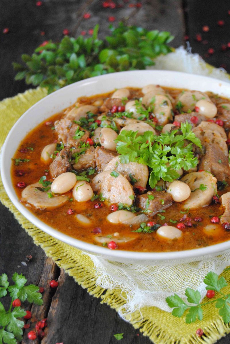 Gulasz z białą kiełbasą Gulasz z białą kiełbasą