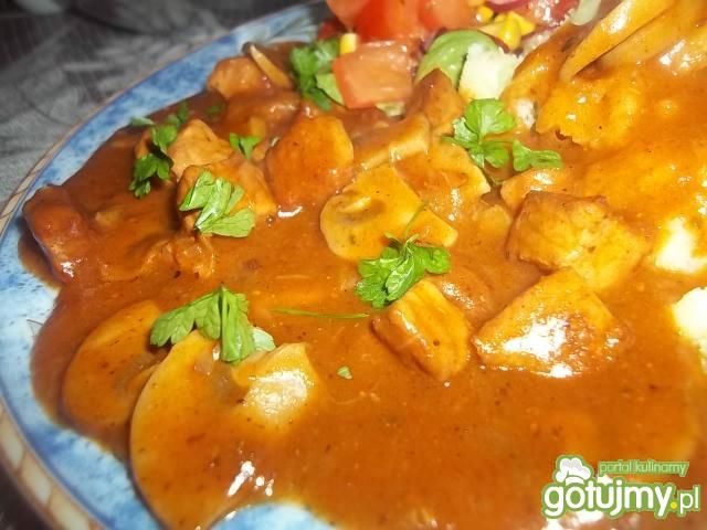 Gulasz z cebulą i pieczarkami Gulasz z cebulą i pieczarkami