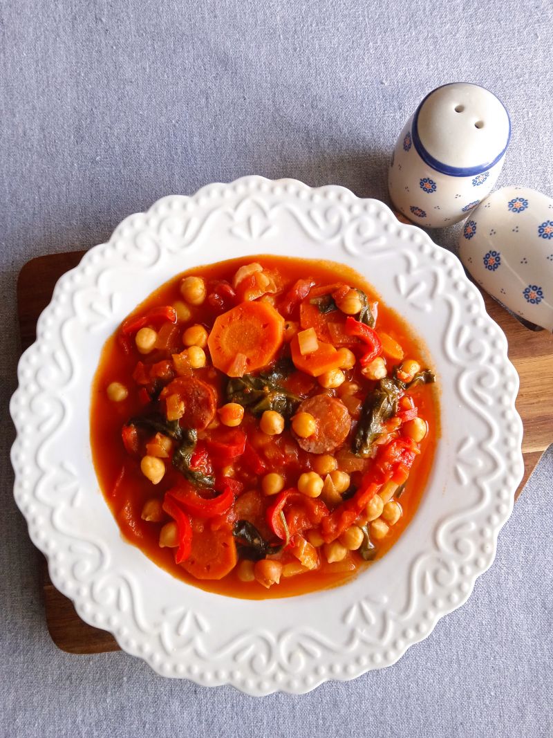 Gulasz z ciecierzycy i szpinaku