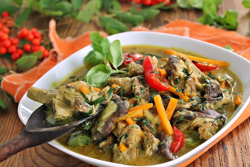 Gulasz z cielęciną i kaniami  Gulasz z cielęciną i kaniami