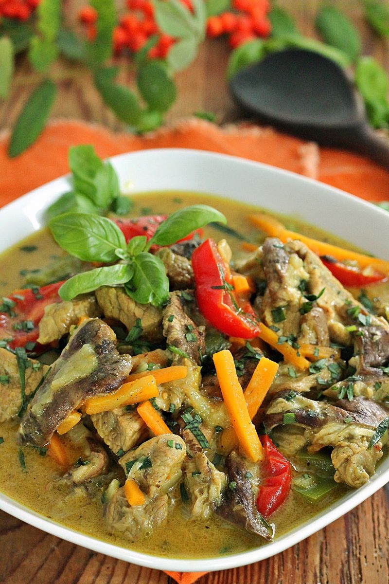 Gulasz z cielęciną i kaniami  Gulasz z cielęciną i kaniami