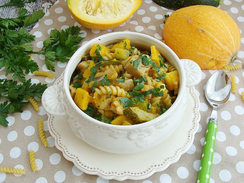 Gulasz z cukinii, dynii i makaronu Gulasz z cukinii, dynii i makaronu