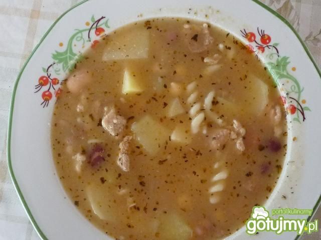 Gulasz z czerwona fasolą i ciecierzycą Gulasz z czerwona fasolą i ciecierzycą