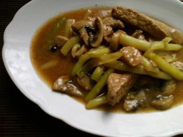 Gulasz z fasolką szparagową Gulasz z fasolką szparagową