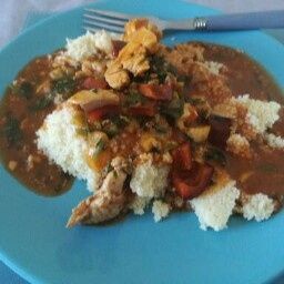 Gulasz z granatową papryką i kurczakiem