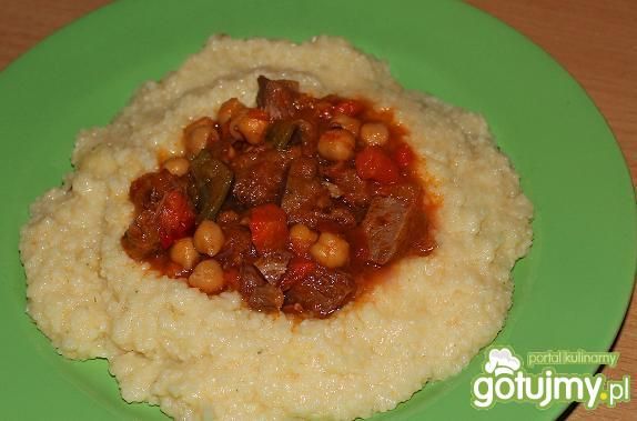 Gulasz z groszkiem ptysiowym