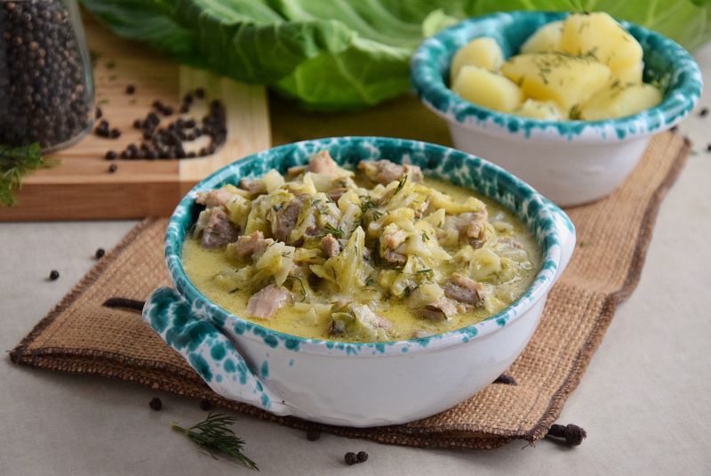 Gulasz z indyka i młodej kapusty