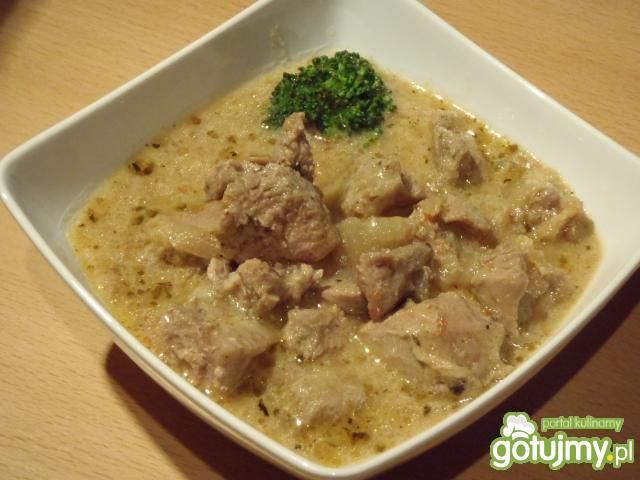 Gulasz z indyka w sosie jogurtowym