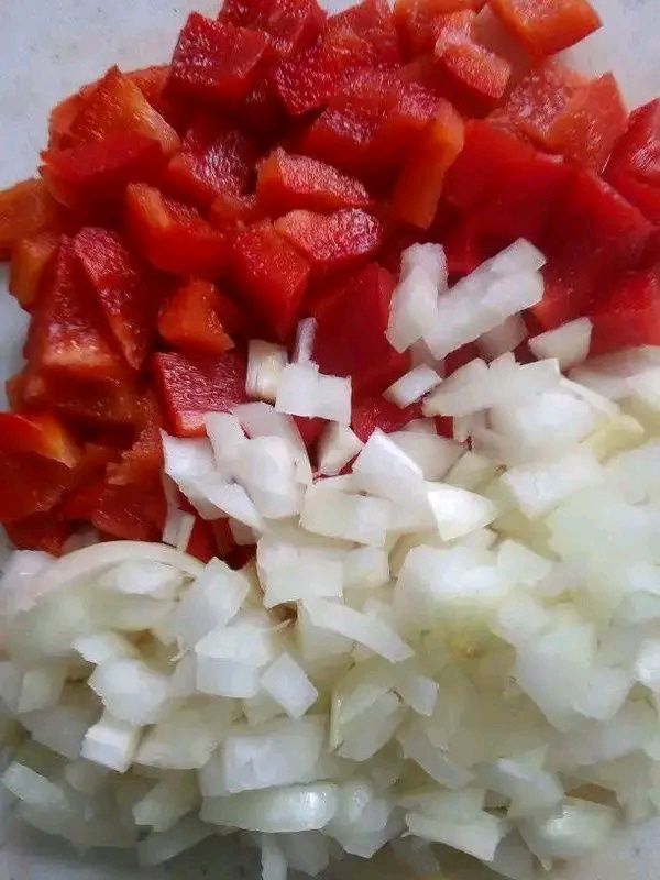 Gulasz z indyka w sosie pomidorowym 