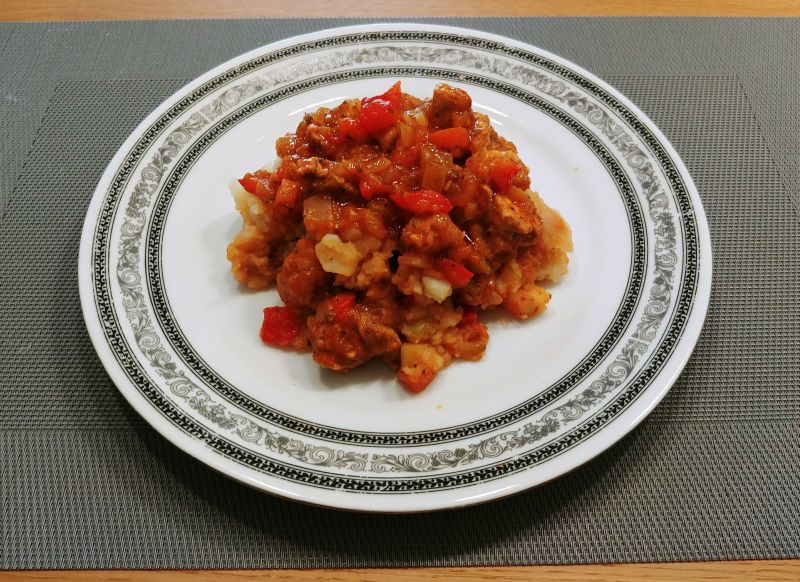 Gulasz z indyka z cukinią i marchewką Gulasz z indyka z cukinią i marchewką