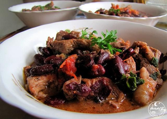 Gulasz z indyka z czerwoną fasolą 