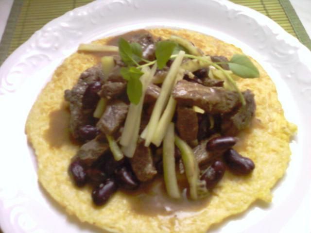 Gulasz z kaczki z fasolą i ogórkiem