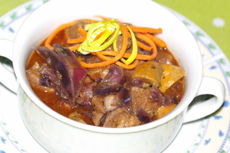 Gulasz z kapustą i pieczarkami