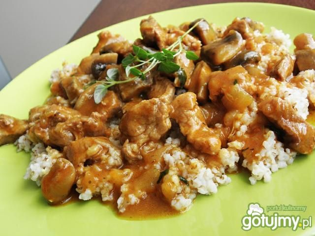 Gulasz z karkówki i pieczarek. Gulasz z karkówki i pieczarek.