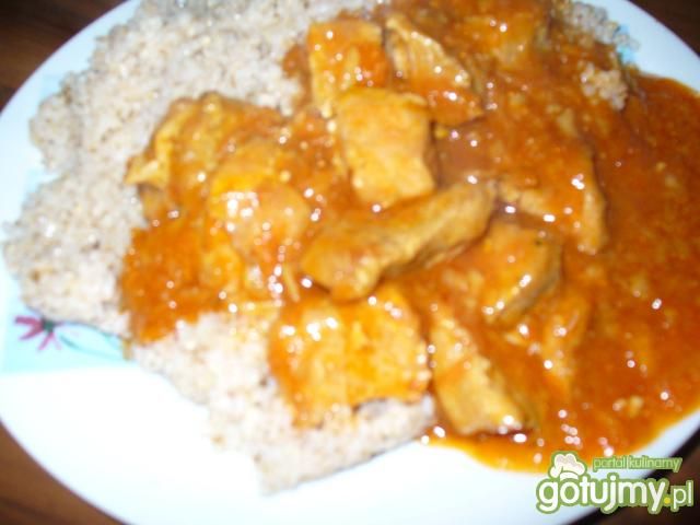 Gulasz z karkówki z marchewką.