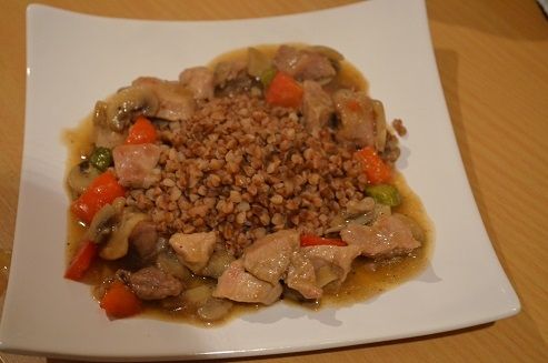 Gulasz z kaszą gryczaną