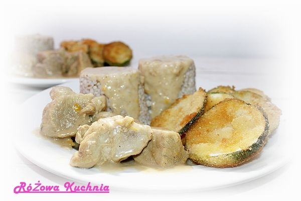 Gulasz z kaszą i cukinią