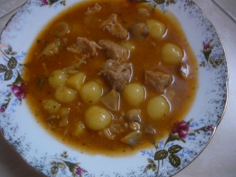 Gulasz z kluseczkami Gulasz z kluseczkami