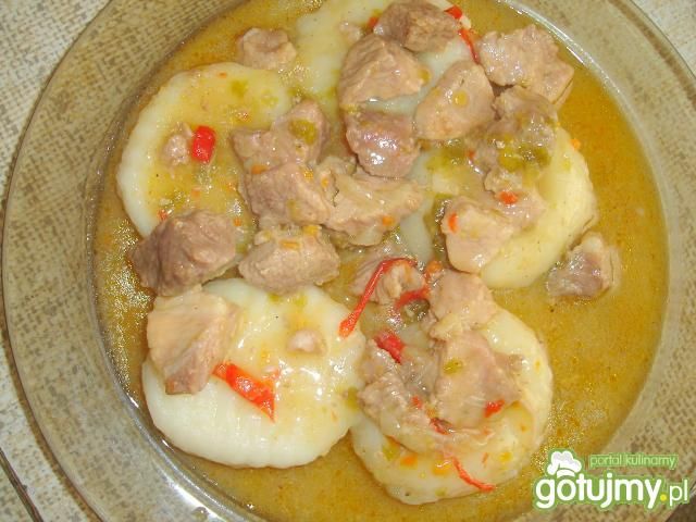 Gulasz z kluskami śląskimi Gulasz z kluskami śląskimi