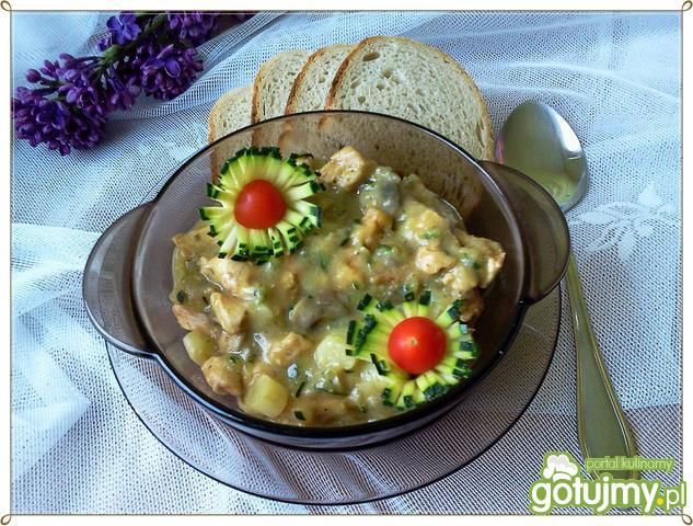 Gulasz z kurczaka i białych szparagów 