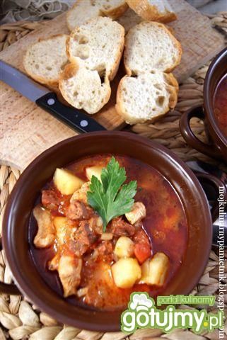 Gulasz z kurczaka i chorizo Gulasz z kurczaka i chorizo
