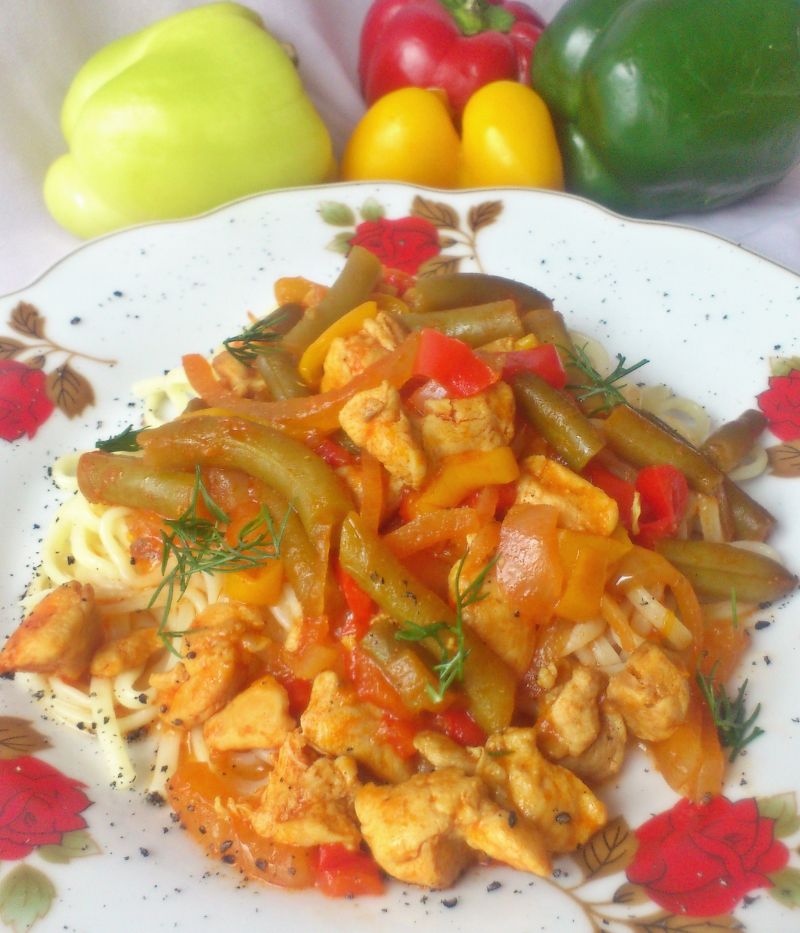 Gulasz z kurczaka po meksykańsku Gulasz z kurczaka po meksykańsku