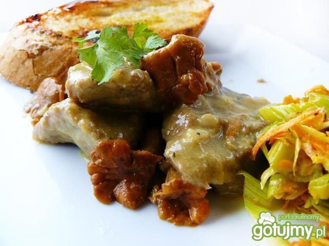 Gulasz z kurkami i kremowym sosem  Gulasz z kurkami i kremowym sosem