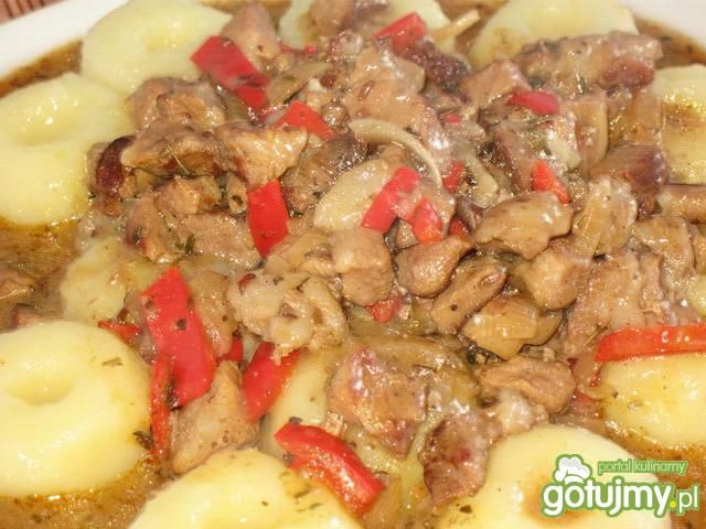 Gulasz z łopatki z papryką