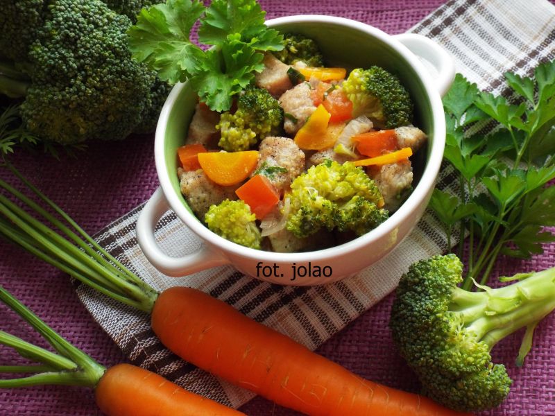 Gulasz z łopatki z warzywami Gulasz z łopatki z warzywami