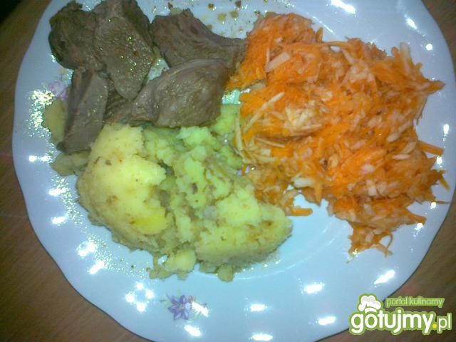 Gulasz z marchewką i ziemniakami