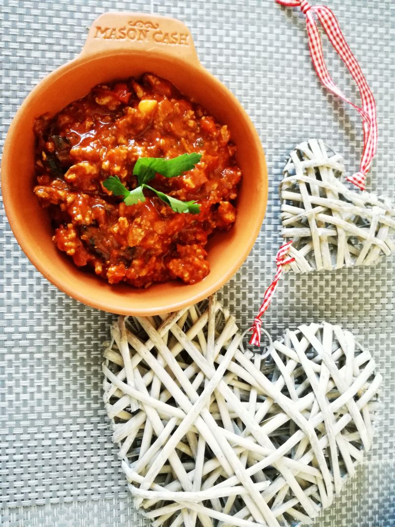 Gulasz z mięsa i bakłażana Gulasz z mięsa i bakłażana