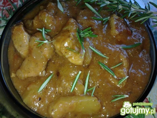 Gulasz z mięsem i cukinią Gulasz z mięsem i cukinią