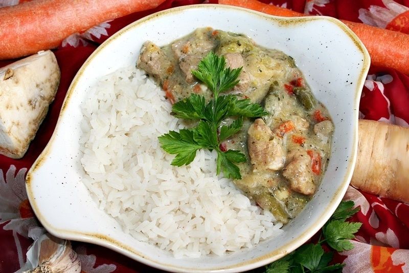 Gulasz z mnóstwem warzyw i ryżem Gulasz z mnóstwem warzyw i ryżem