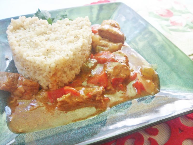 Gulasz z papryką i ogórkami konserwowymi Gulasz z papryką i ogórkami konserwowymi