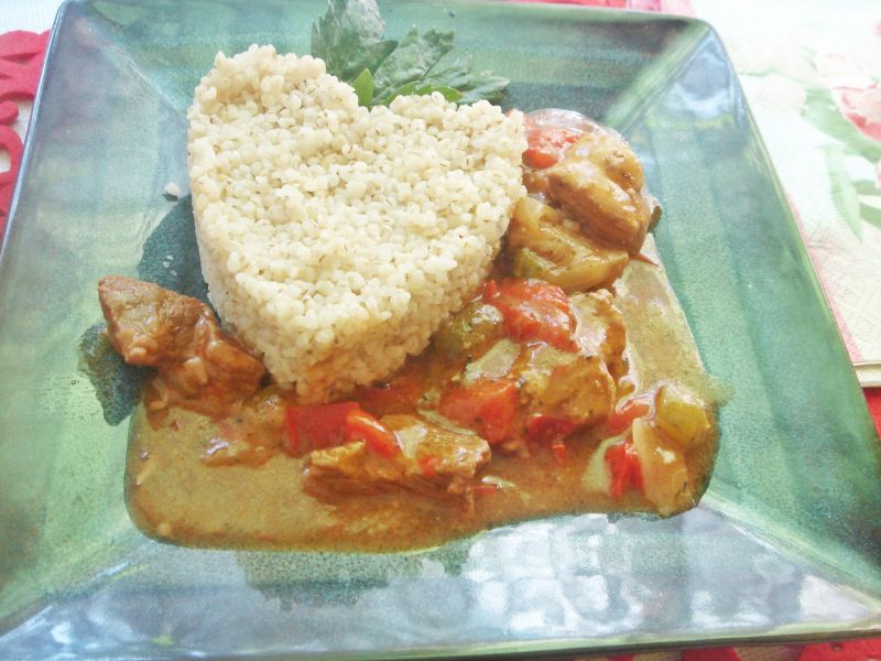 Gulasz z papryką i ogórkami konserwowymi Gulasz z papryką i ogórkami konserwowymi