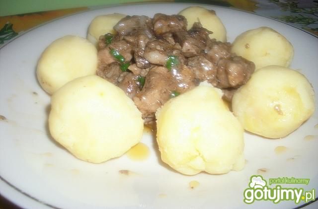 Gulasz z pieczarkam na piwie. Gulasz z pieczarkam na piwie.