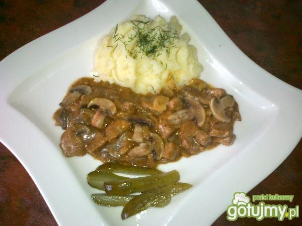 Gulasz z pieczarkami wg Konczi