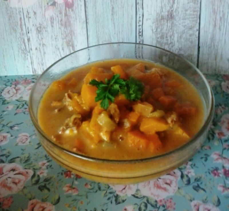 Gulasz z piersi kurczaka z dynią i warzywami Gulasz z piersi kurczaka z dynią i warzywami