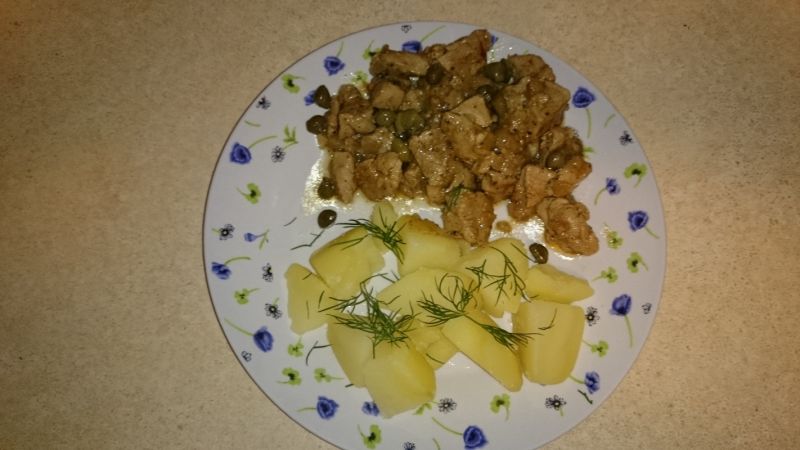 Gulasz z polędwicy wp z kaparami w sosie własnym Gulasz z polędwicy wp z kaparami w sosie własnym